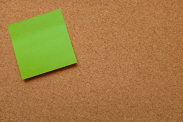 Image showing Blank green note paper stuck on cork board