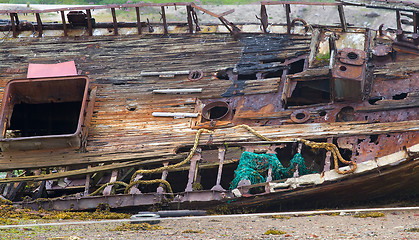 Image showing skeleton of an ancient ship after crash