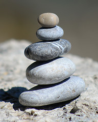 Image showing balancing pebble tower