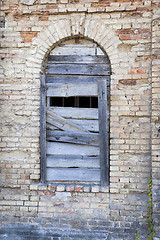 Image showing old crumbling building  