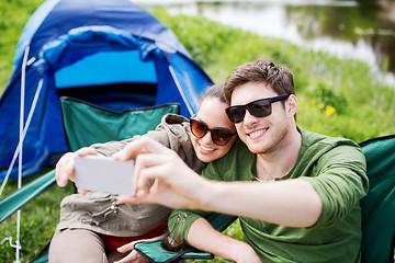 Image showing couple of travelers taking selfie by smartphone