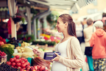 Image showing pregnant woman with credit card at street market