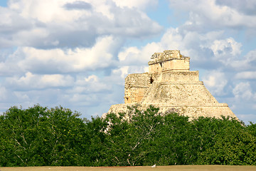 Image showing Rounded pyramid