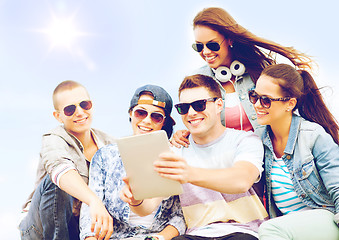 Image showing group of teenagers looking at tablet pc