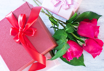 Image showing box for present and red roses 