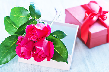 Image showing box for present and red roses 