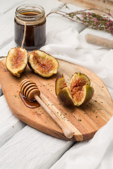 Image showing Figs and honey