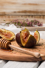 Image showing Figs and honey