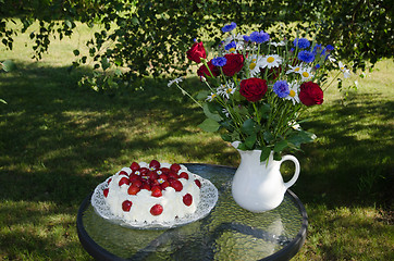 Image showing Summer cake and flowers