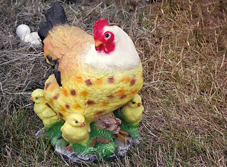 Image showing Sculptured figure of a hen with chickens