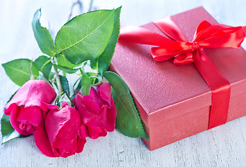 Image showing box for present and red roses 