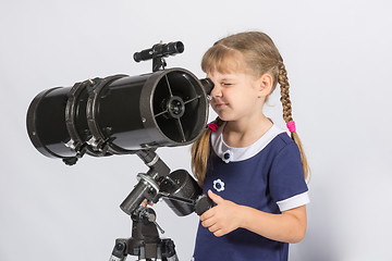 Image showing Girl amateur astronomer sets up a telescope for observing the starry sky