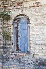 Image showing old crumbling building