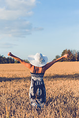 Image showing Middle aged beauty woman in wheat field