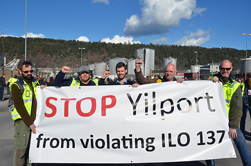 Image showing Dockworkers rally in front of the Oslo Port Authority