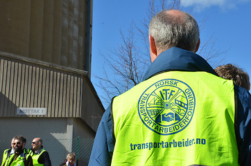 Image showing Dockers rally in front of the Oslo port Authority