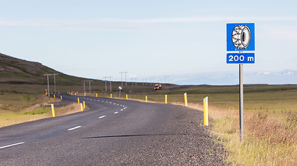 Image showing Icelandic traffic sign indicating that snow chains are required