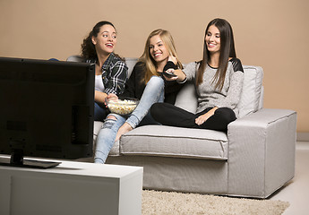 Image showing Girls watching movies