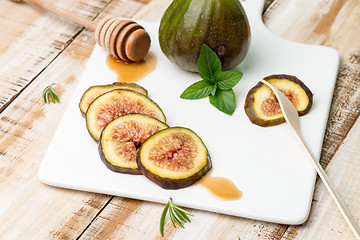 Image showing Figs and honey