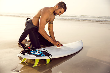 Image showing Getting ready for surf