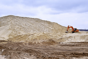 Image showing Working digger in a quarry produces sand