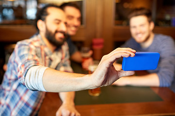 Image showing friends taking selfie and drinking beer at bar