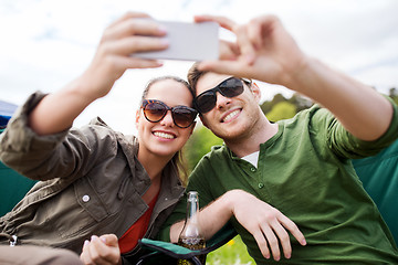 Image showing couple of travelers taking selfie by smartphone