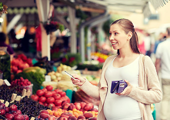 Image showing pregnant woman with credit card at street market