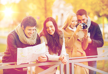 Image showing couples with tourist map and camera in autumn park