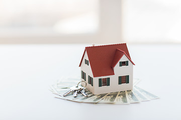 Image showing close up of home model, money and house keys