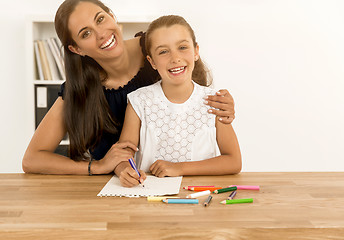 Image showing Little child drawing