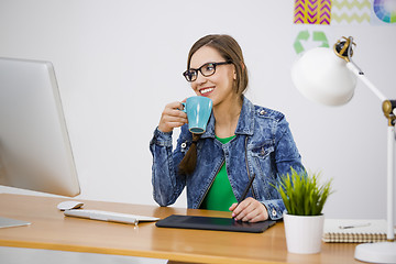 Image showing Casual businesswoman 