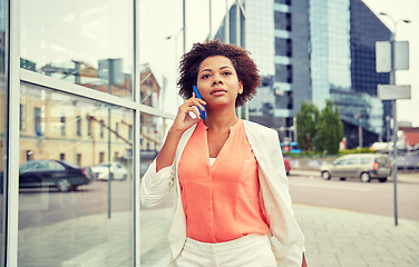 Image showing african businesswoman calling on smartphone