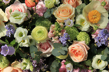 Image showing Mixed bridal arrangement