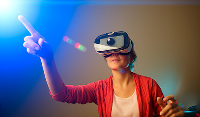 Image showing Woman looking though vr