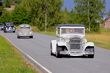 Image showing White Essex Super Six 1929 Cruising on Country Road