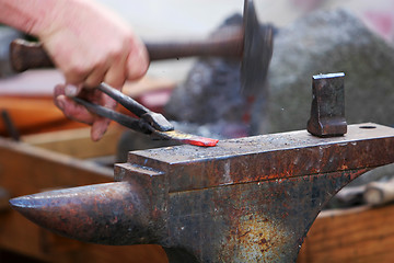 Image showing hammer and anvil