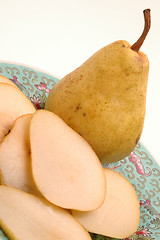 Image showing ripe bartlett pears diagonal