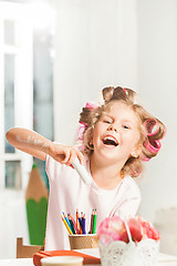 Image showing The young mother and her little daughter drawing with pencils at home