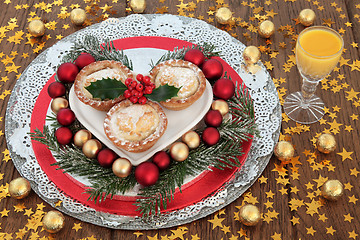 Image showing Egg Nog and Mince Pies