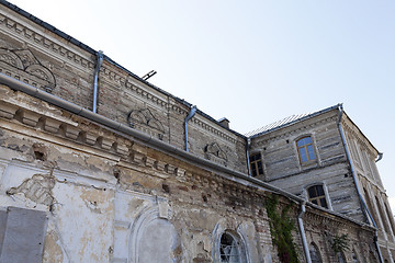 Image showing old crumbling building