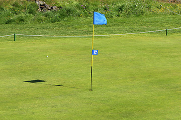 Image showing putting up