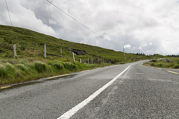 Image showing asphalt road at connemara in ireland