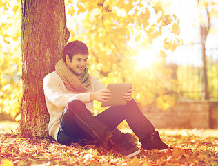 Image showing man with tablet pc in autumn park