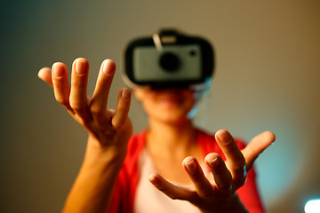 Image showing Woman looking though vr