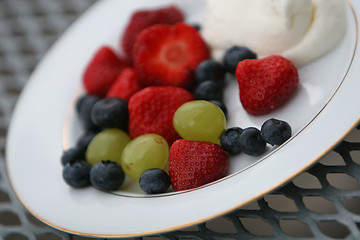 Image showing berries and cream