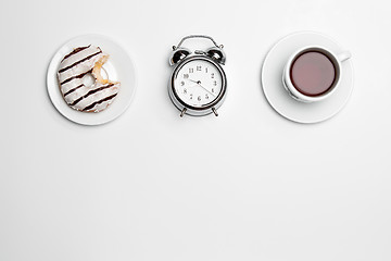 Image showing The clock, cup, cake on white background