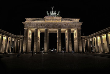 Image showing Brandenburg gate at night in Berlin, Germany