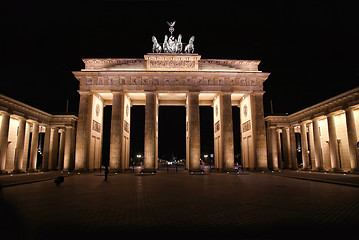 Image showing Brandenburg gate at night in Berlin, Germany