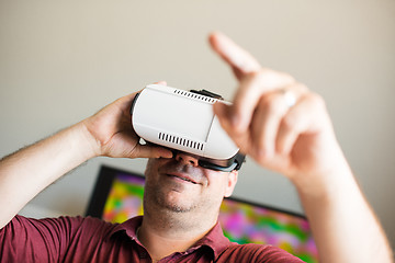 Image showing Man wearing VR glasses